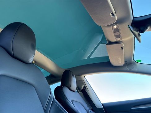 Used 2023 Tesla Model 3 Performance image 16