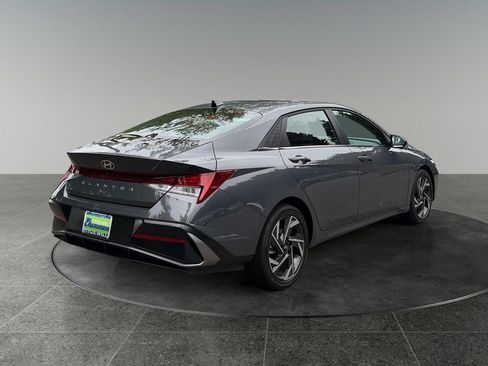 Used 2025 Hyundai Elantra SEL FWD image 9