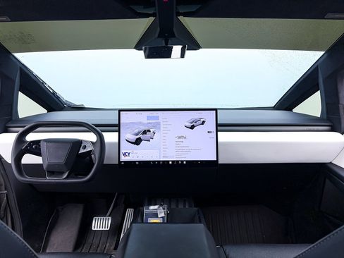 Used 2024 Tesla Cybertruck AWD Crew Cab image 25