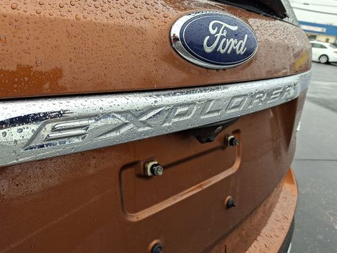 Used 2017 Ford Explorer XLT AWD/4WD image 31