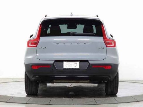 Certified 2025 Volvo XC40 B5 Plus image 9