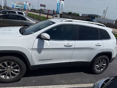Used 2019 Jeep Cherokee Latitude Plus AWD/4WD image 4