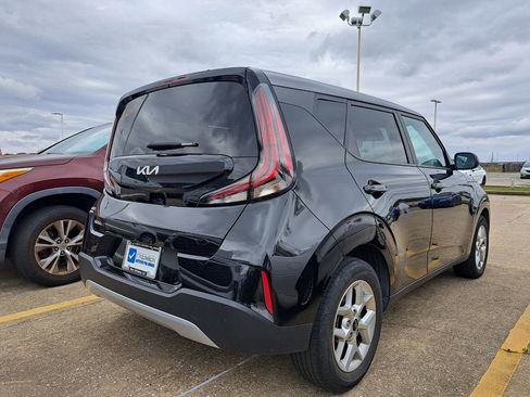 Used 2025 Kia Soul LX w/ LX Technology Package image 4