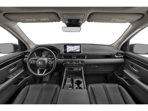 Used 2025 Honda Pilot Touring image 4