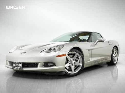 Used 2005 Chevrolet Corvette Coupe w/ Preferred Equipment Group RWD image 1