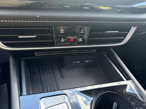 Used 2025 Volkswagen Atlas SE image 29