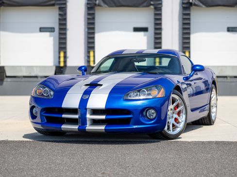 Used 2006 Dodge Viper SRT-10 RWD image 2