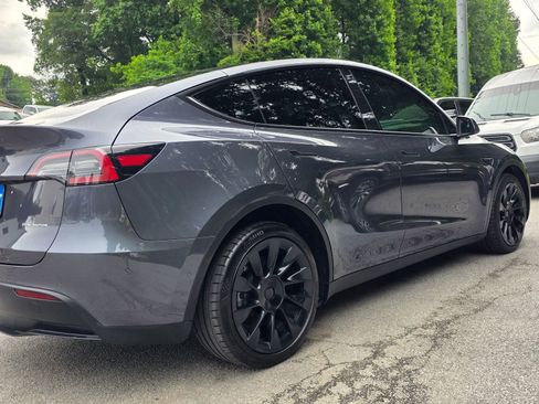 Used 2022 Tesla Model Y Long Range AWD/4WD image 32