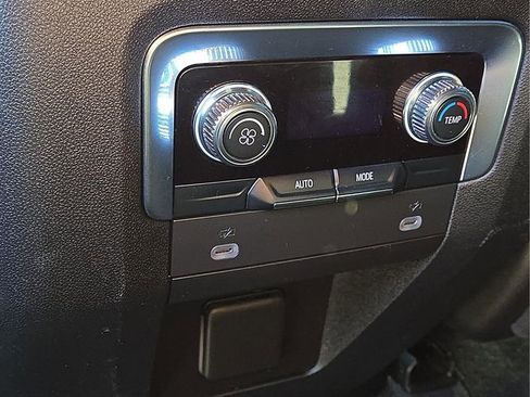 Used 2023 GMC Yukon SLT image 17