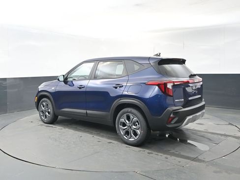 New 2026 Kia Seltos LX FWD image 3