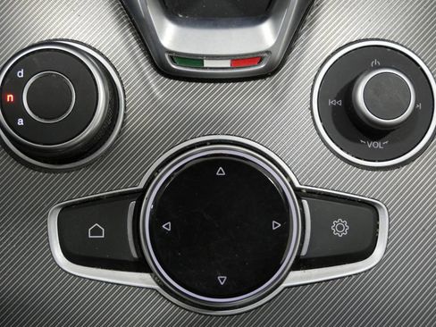 Used 2023 Alfa Romeo Stelvio Veloce AWD/4WD image 22