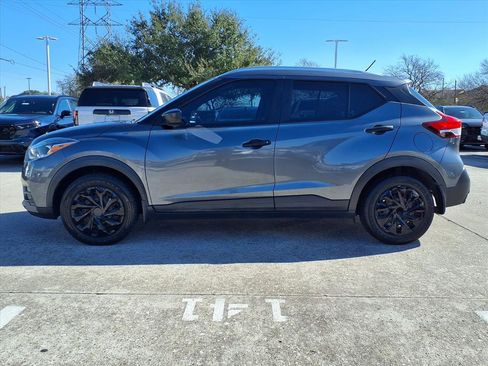 Used 2019 Nissan Kicks S image 21