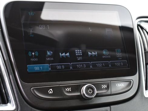 Used 2017 Chevrolet Malibu LT image 28