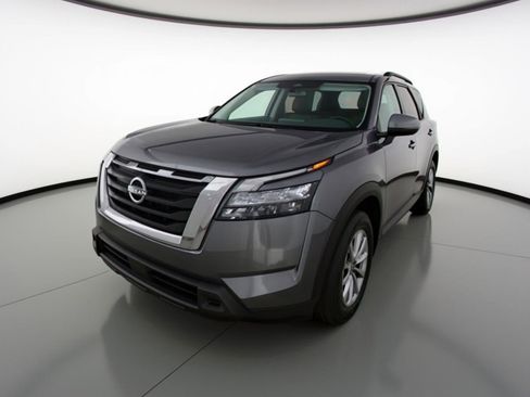 Used 2025 Nissan Pathfinder SV FWD image 3