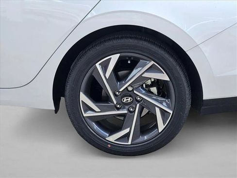 Certified 2025 Hyundai Elantra SEL FWD image 20