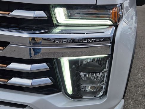 Used 2023 Chevrolet Silverado 2500 High Country image 10