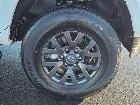 Used 2022 Toyota Tacoma SR5 w/ SR5 Appearance Package (SM) image 40