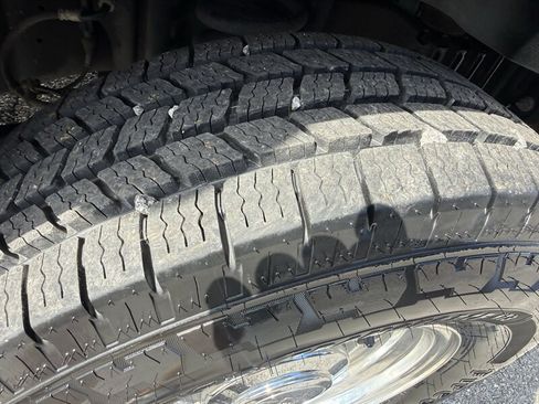 Used 2006 Ford E-350 and Econoline 350 Super Duty RWD image 5