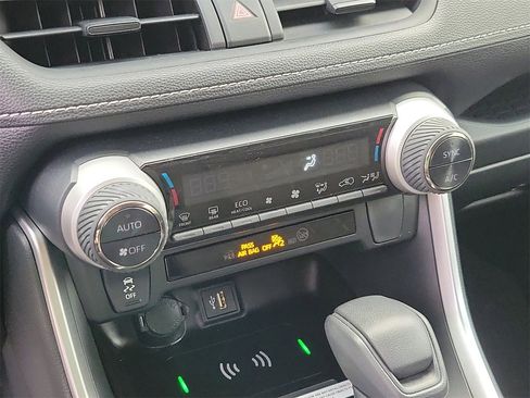 Used 2025 Toyota RAV4 XLE image 28