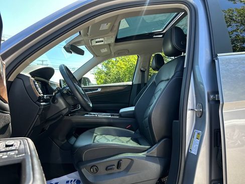 Used 2024 Volkswagen Atlas SE w/ Panoramic Sunroof Package AWD/4WD image 8