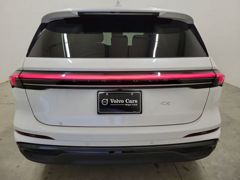 Used 2024 Lincoln Nautilus Premier w/ Jet Appearance Package image 6