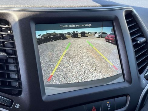 Used 2022 Jeep Cherokee Trailhawk AWD/4WD image 4