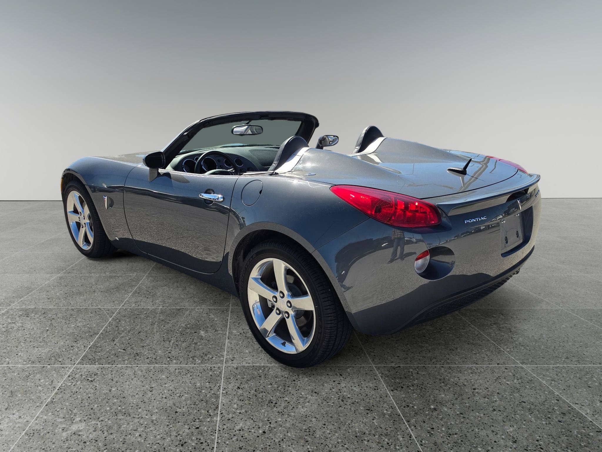 Used 2008 Pontiac Solstice Convertible w/ Premium Package RWD image 4