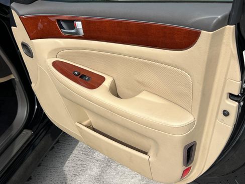 Used 2013 Hyundai Genesis 3.8 RWD image 14