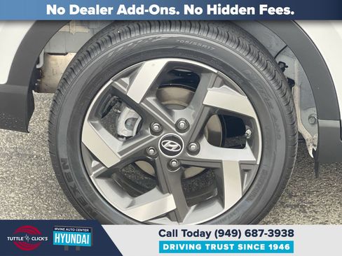 Certified 2025 Hyundai Venue SEL image 11