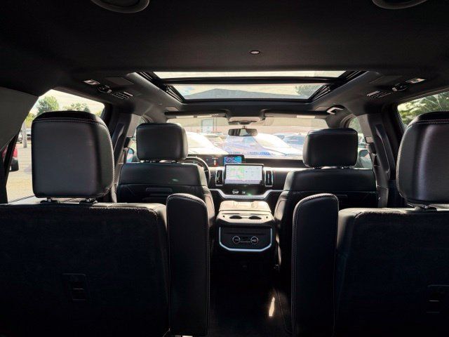 Used 2025 Ford Expedition Platinum w/ Stealth Performance Package AWD/4WD image 14
