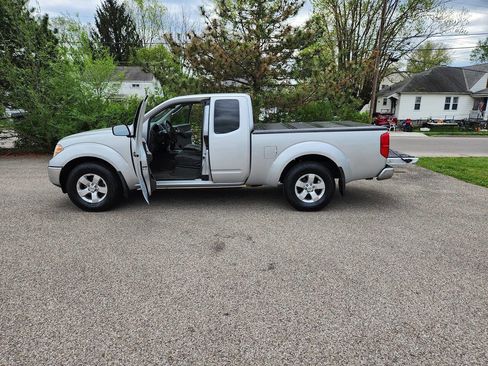 Used 2011 Nissan Frontier SV AWD/4WD image 13
