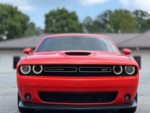 Used 2019 Dodge Challenger GT RWD image 2