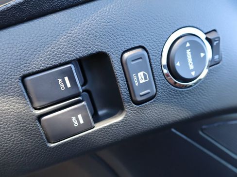 Used 2010 Hyundai Genesis 3.8 image 25