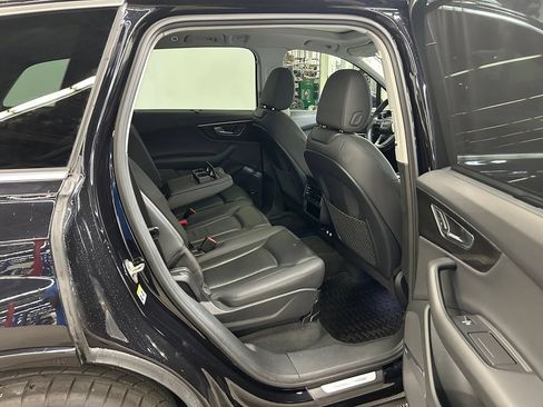 Used 2020 Audi Q7 3.0T Premium Plus w/ Premium Plus Package AWD/4WD image 14