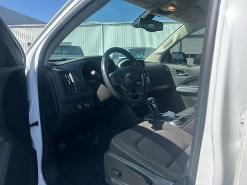 Used 2022 Chevrolet Colorado LT w/ LT Convenience Package AWD/4WD image 5