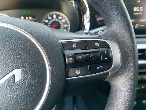 Used 2022 Kia K5 LXS image 18