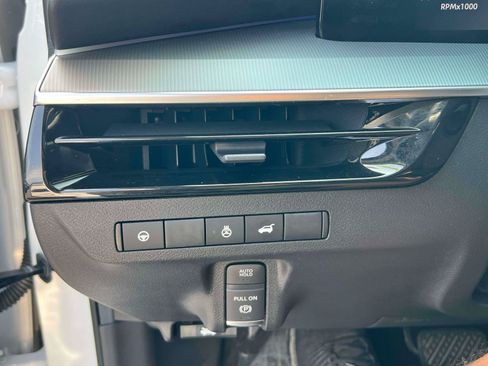 Used 2025 Nissan Murano SL AWD/4WD image 19