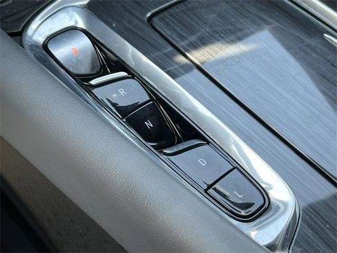 Used 2023 Buick Enclave Essence image 26