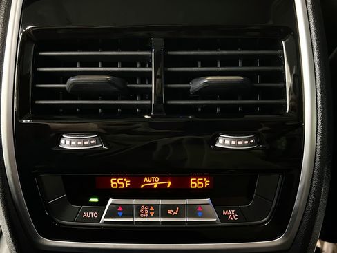 Used 2019 BMW X7 xDrive40i w/ Parking Assistance Package AWD/4WD image 19