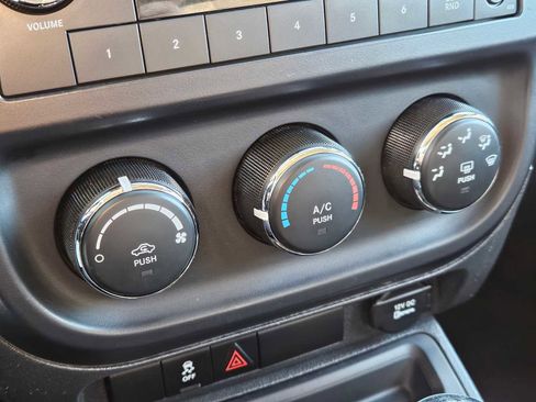 Used 2015 Jeep Compass Sport w/ Power Value Group image 29