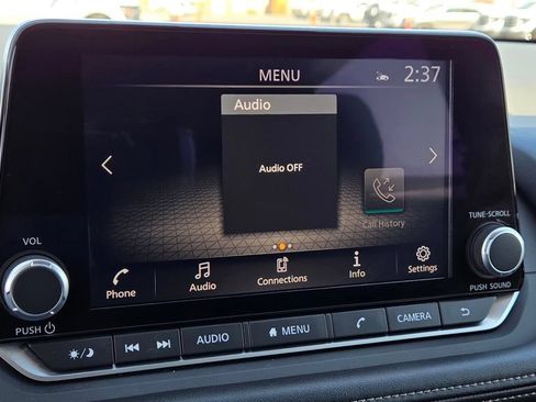 Used 2025 Nissan Rogue SV FWD image 24