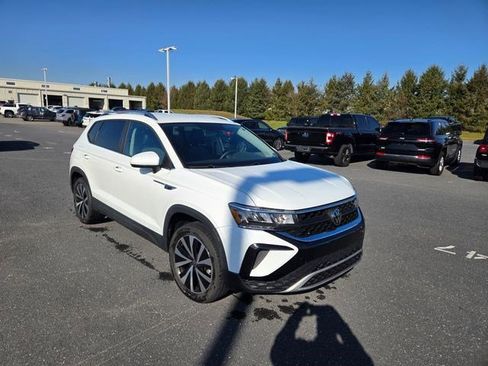 Used 2022 Volkswagen Taos SE image 12