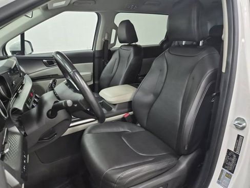 Used 2022 Kia Carnival LX FWD image 21