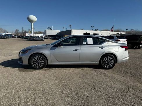 Used 2024 Nissan Altima 2.5 SV image 5