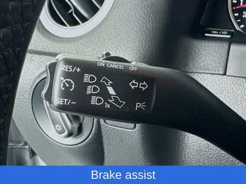 Used 2018 Volkswagen Tiguan Limited w/ Premium Package image 15