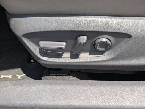 Used 2021 Toyota Camry SE FWD image 21