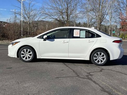 Used 2023 Toyota Corolla LE image 2