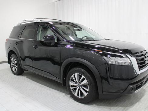 Used 2023 Nissan Pathfinder SL AWD/4WD image 4