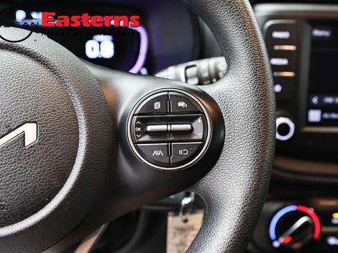 Used 2025 Kia Soul LX w/ LX Technology Package FWD image 16