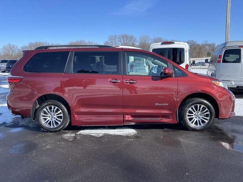 Used 2020 Toyota Sienna XLE Premium image 6